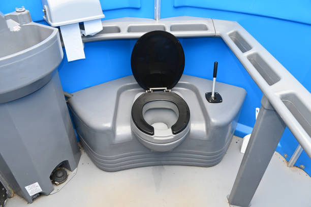 Affordable portable toilet rental in Washburn, IL